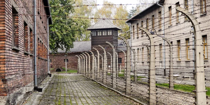 Celodenná prehliadka Osvienčimu (Auschwitz I a Auschwitz II-Birkenau) s českým sprievodcom pre 1 či 2 osoby