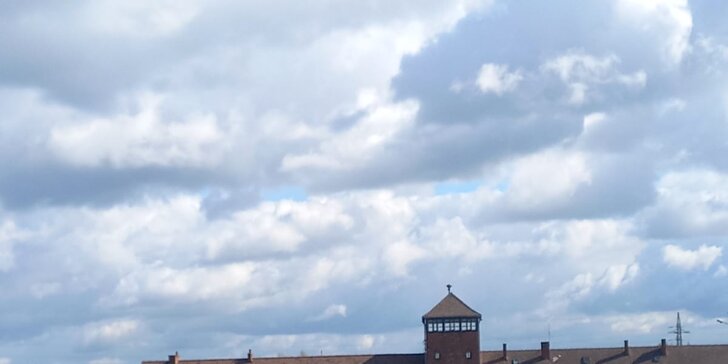 Celodenná prehliadka Osvienčimu (Auschwitz I a Auschwitz II-Birkenau) s českým sprievodcom pre 1 či 2 osoby