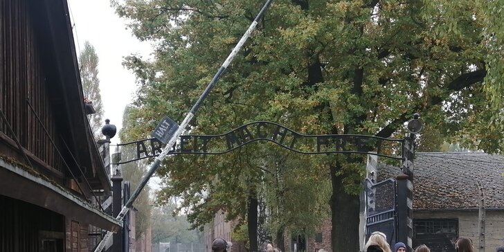 Celodenná prehliadka Osvienčimu (Auschwitz I a Auschwitz II-Birkenau) s českým sprievodcom pre 1 či 2 osoby