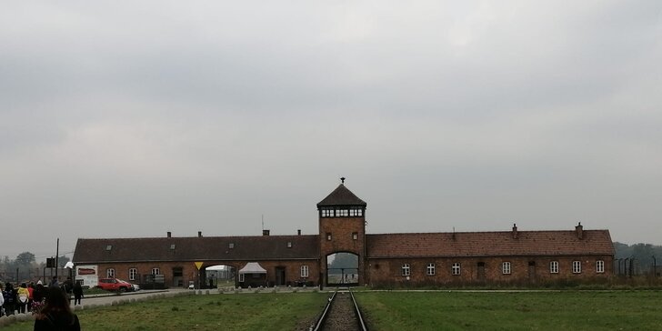 Celodenná prehliadka Osvienčimu (Auschwitz I a Auschwitz II-Birkenau) s českým sprievodcom pre 1 či 2 osoby