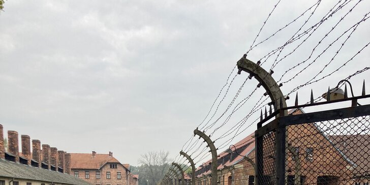 Celodenná prehliadka Osvienčimu (Auschwitz I a Auschwitz II-Birkenau) s českým sprievodcom pre 1 či 2 osoby