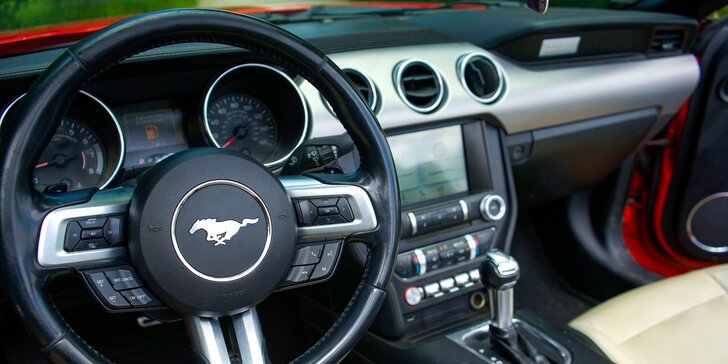 Prenájom vozidla FORD MUSTANG 2.3 V4 ECOBOOST CABRIO na 3 hodiny, 24 hodín alebo celý víkend