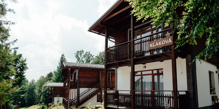 Pobyt v chate Planina a apartmánových domčekoch v Národnom parku Muránska planina s raňajkami aj wellness