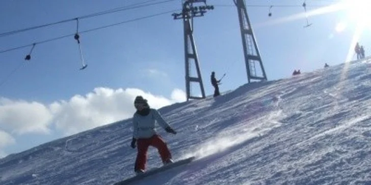 Od 99 eur za pobyt pre DVOCH v novovybudo­vanom, komplexne vybavenom lyžiarskom stredisku SKI ZÁBAVA Hruštín. Výborná jarná lyžovačka za bezkonkurenčnú cenu s ubytovaním priamo v stredisku!