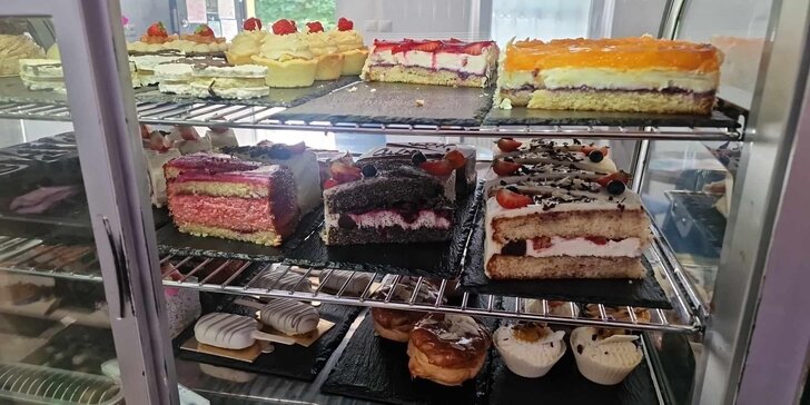 Letné osvieženie v Patisserie Babyland v Šamoríne - ľadová káva, nápoj + koláčik