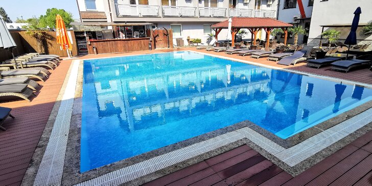 Obľúbené Slnečné jazerá: moderný hotel, vonkajšie bazény, family zóna aj wellness či vstup do aquaparku