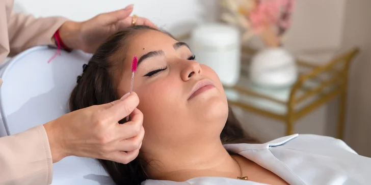 Lash lift mihalníc či laminácia obočia, aj výhodné kombinované balíčky