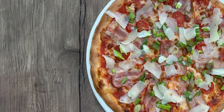 Chrumkavá pizza podľa vlastného výberu, na výber až z 11 druhov!