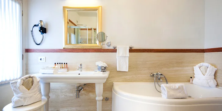 5* Grand Hotel Rimini: poloha hneď pri pláži, bazén, talianske raňajky a úžasná atmosféra