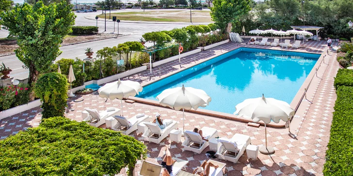 5* Grand Hotel Rimini: poloha hneď pri pláži, bazén, talianske raňajky a úžasná atmosféra