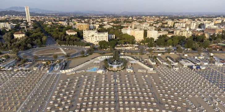 5* Grand Hotel Rimini: poloha hneď pri pláži, bazén, talianske raňajky a úžasná atmosféra