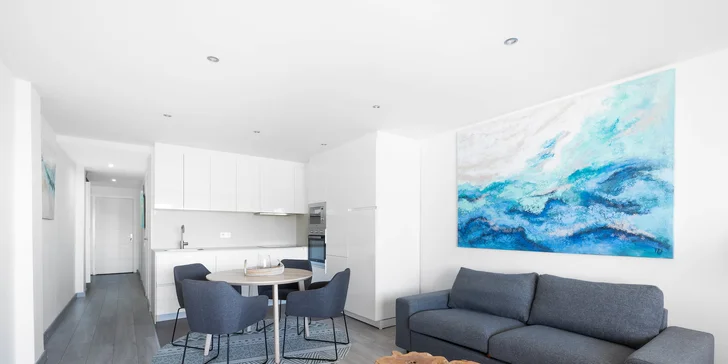 Španielska Malorka: luxusný apartmán s terasou rovno pri pláži, bazén aj ležadlá v cene