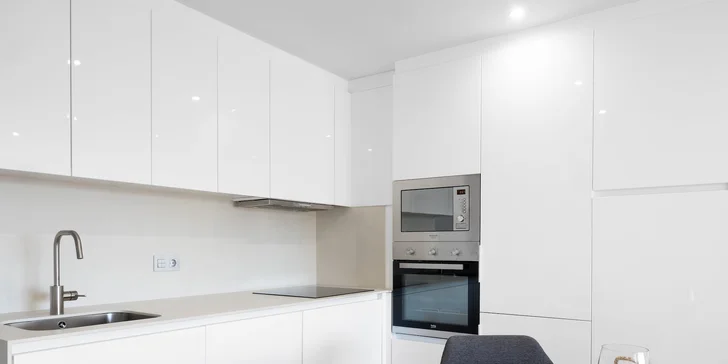 Španielska Malorka: luxusný apartmán s terasou rovno pri pláži, bazén aj ležadlá v cene