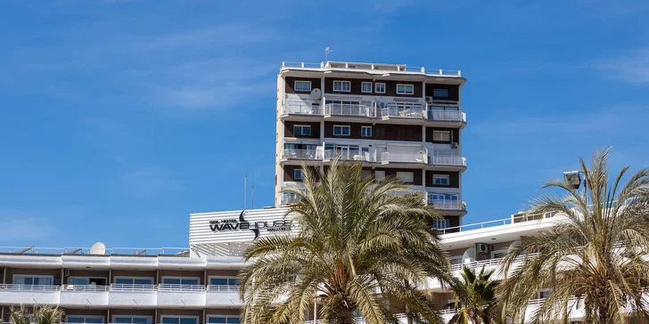 Španielska Malorka: luxusný apartmán s terasou rovno pri pláži, bazén aj ležadlá v cene