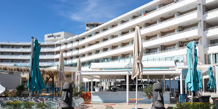 Španielska Malorka: luxusný apartmán s terasou rovno pri pláži, bazén aj ležadlá v cene