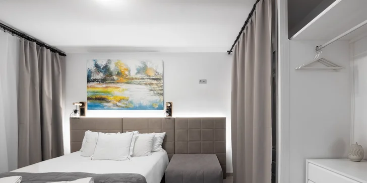 Španielska Malorka: luxusný apartmán s terasou rovno pri pláži, bazén aj ležadlá v cene