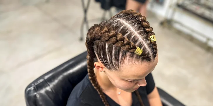 Copíky s kanekalónom: Braidy do copu, boxérske copy či ulizaný cop s kanekalónom