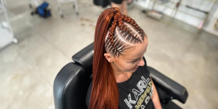Copíky s kanekalónom: Braidy do copu, boxérske copy či ulizaný cop s kanekalónom