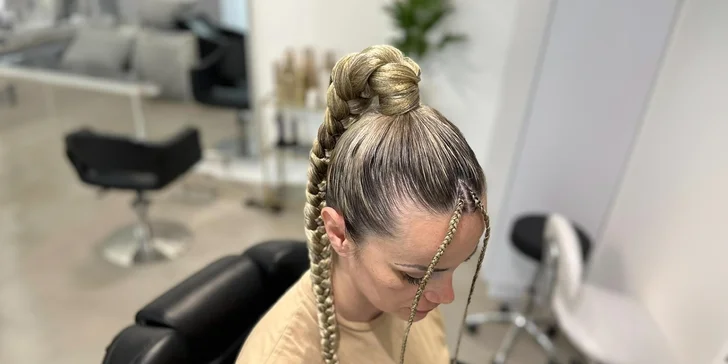 Copíky s kanekalónom: Braidy do copu, boxérske copy či ulizaný cop s kanekalónom