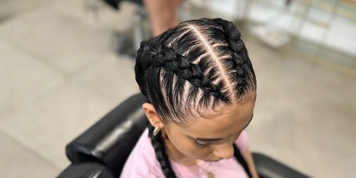 Copíky s kanekalónom: Braidy do copu, boxérske copy či ulizaný cop s kanekalónom