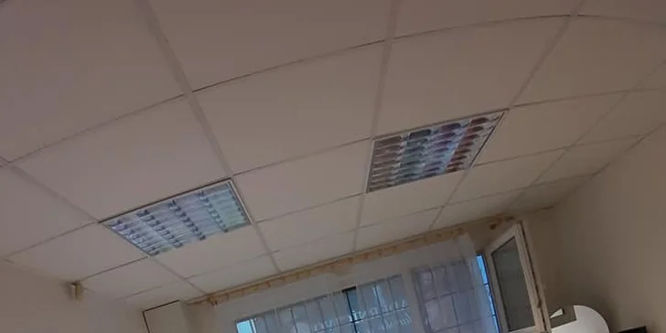 Kozmetická masáž tváre, hĺbkové čistenie alebo laminácia obočia v salóne Ariini