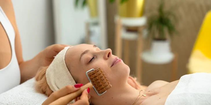 Relax a regenerácia pre tvár aj telo: Kráľovský peeling tváre, maderoterapia, masáž i výhodné balíčky