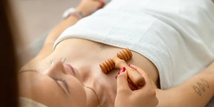 Relax a regenerácia pre tvár aj telo: Kráľovský peeling tváre, maderoterapia, masáž i výhodné balíčky