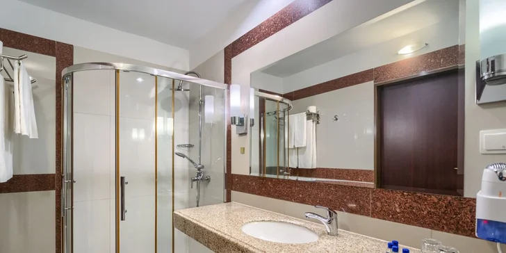 Rodinný pobyt pri Mazurských jazerách: hotel s aquaparkom, polpenzia alebo plná penzia a zábava pre deti