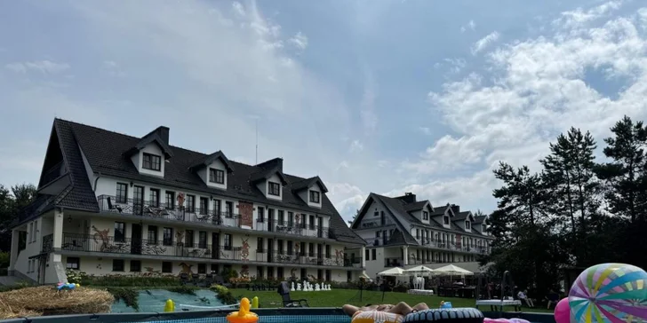 Horský hotel v Nízkych Beskydách: vstup do soľnej jaskyne, v ponuke polpenzia aj jazda na koni
