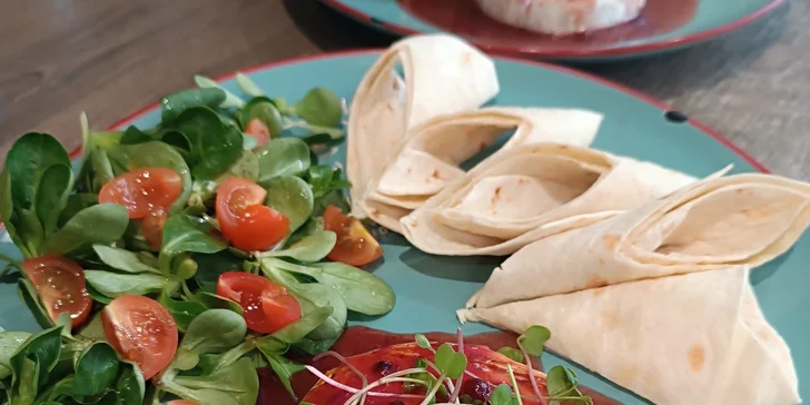 Bohaté raňajkové menu s kávou a džúsom počas celého dňa