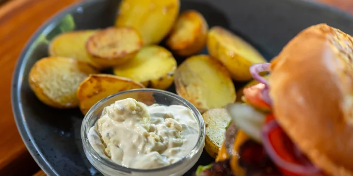 Kuracia quesadilla alebo burger menu podľa vlastného výberu
