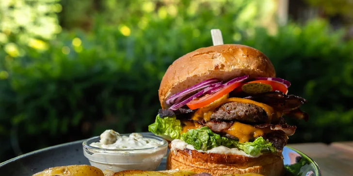 Kuracia quesadilla alebo burger menu podľa vlastného výberu