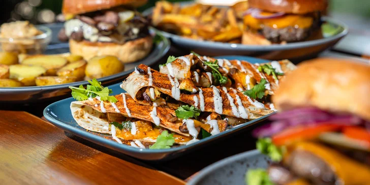 Kuracia quesadilla alebo burger menu podľa vlastného výberu