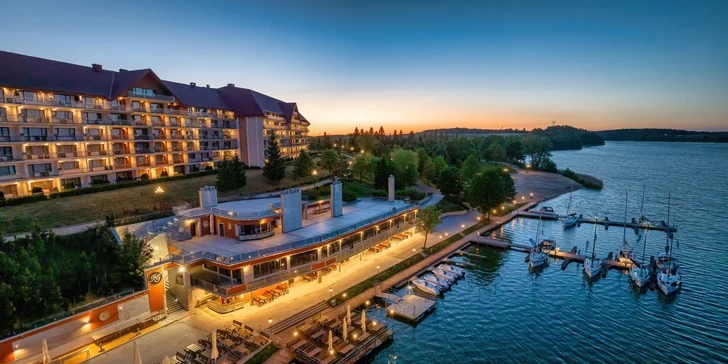 Rodinný pobyt pri Mazurských jazerách: hotel s aquaparkom aj plnou penziou