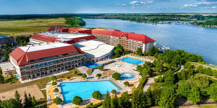 Rodinný pobyt pri Mazurských jazerách: hotel s aquaparkom aj plnou penziou