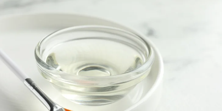 Hladká a žiarivá pleť s BioRePeelCl3 alebo Carbon laser peelingom