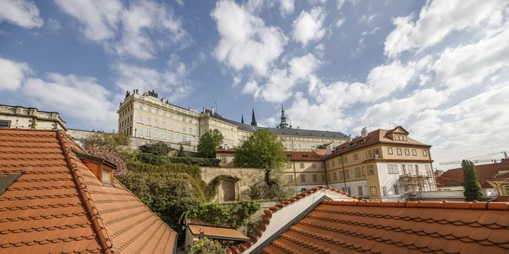 Pobyt priamo pod Pražským hradom: luxusná izba, raňajky formou teplého i studeného bufetu