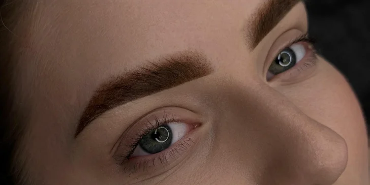 Permanentný makeup očnej linky, pier alebo obočia púdrovou metódou