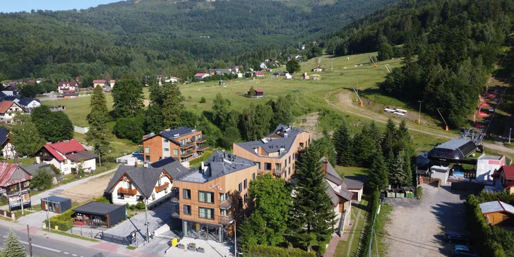 Apartmány priamo pri vrchu Szczyrk: neobmedzený vstup do wellness, víno aj raňajky