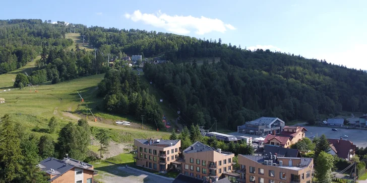 Apartmány priamo pri vrchu Szczyrk: neobmedzený vstup do wellness, víno aj raňajky