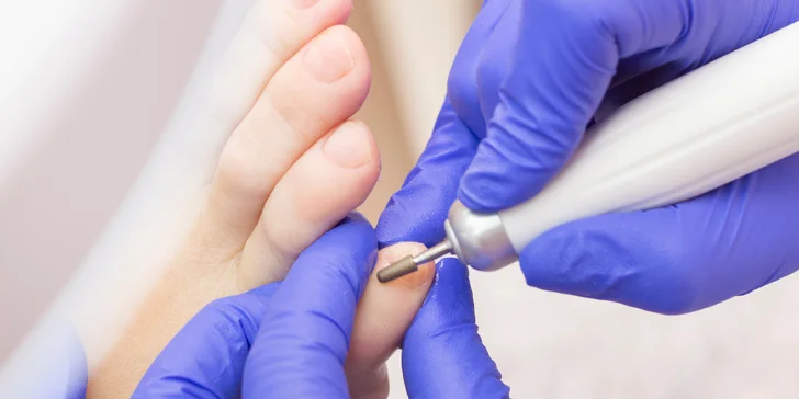 Zdravé a krásne chodidlá: Medicinálna pedikúra aj s gél lakom