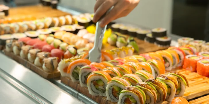 Rozmanité sushi sety s miso polievkou pre jedného i dvoch