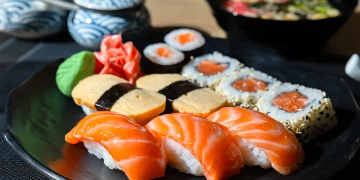 Rozmanité sushi sety s miso polievkou pre jedného i dvoch