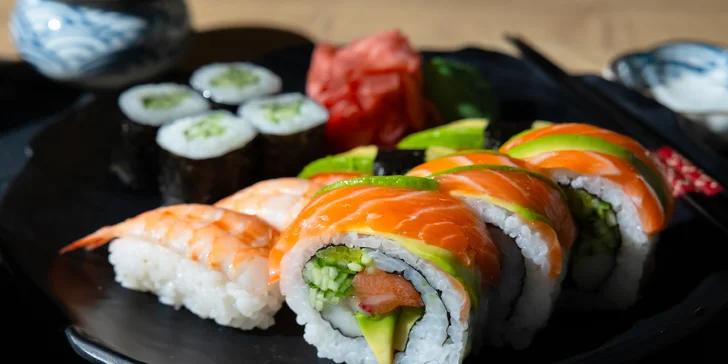 Rozmanité sushi sety s miso polievkou pre jedného i dvoch