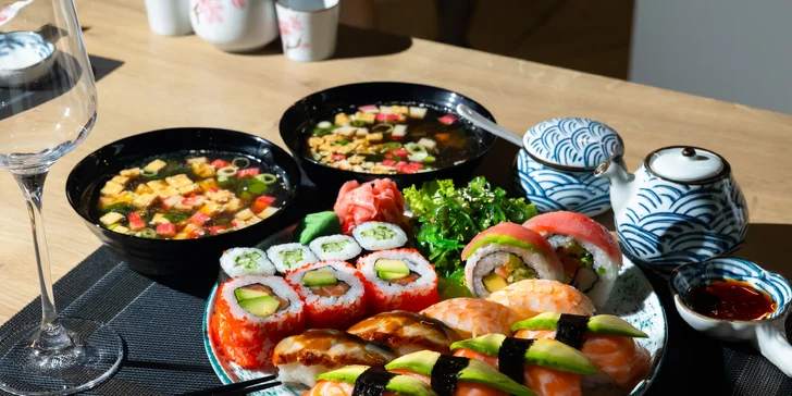 Rozmanité sushi sety s miso polievkou pre jedného i dvoch