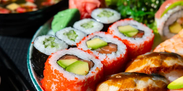 Rozmanité sushi sety s miso polievkou pre jedného i dvoch