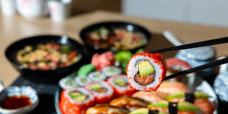 Rozmanité sushi sety s miso polievkou pre jedného i dvoch