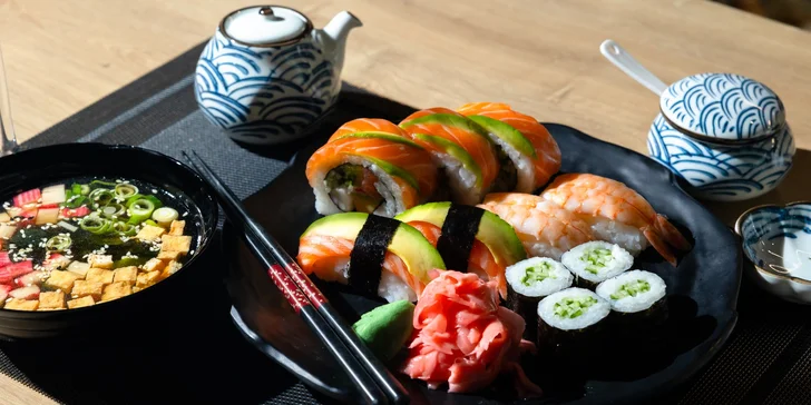 Rozmanité sushi sety s miso polievkou pre jedného i dvoch