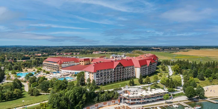 Rodinný pobyt pri Mazurských jazerách: hotel s aquaparkom aj plnou penziou