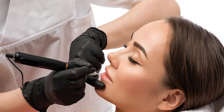 Minitetovanie, microblading, akvarelové pery či púdrové obočie s korekciou v cene v Em Artist Studio